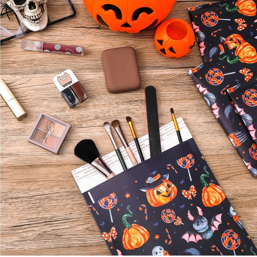 8 Count Halloween Bubble Mailers 8.3” X 9.3” PRICE IS FIRM - Picture 4 of 7